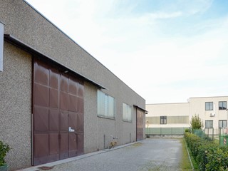 Capannone in Vendita a Samarate, 530'000€, 450 m²
