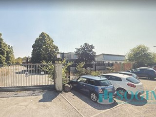 Capannone in Vendita a Caronno Pertusella, 7000 m²