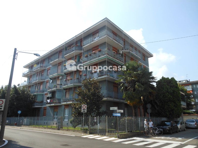 Ufficio in Affitto a Magenta, 650€, 60 m²