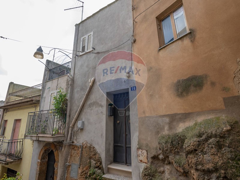 Casa Indipendente in Vendita a Caltagirone, 14'000€, 105 m²
