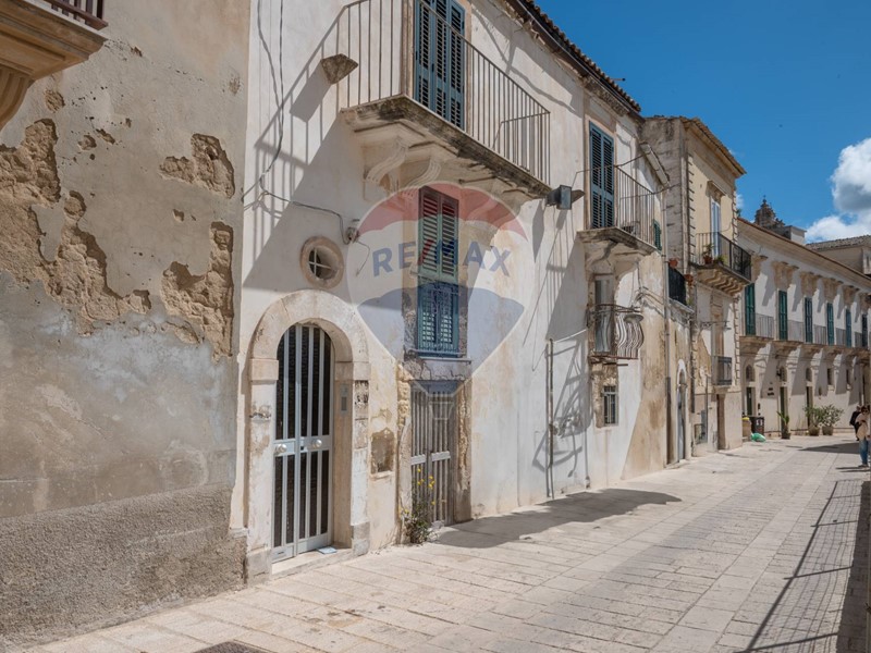 Casa Semi Indipendente in Vendita a Ragusa, 220'000&euro;, 290 m²