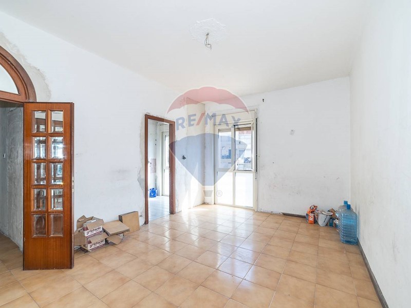 Appartamento in Vendita a Catania, 52'000&euro;, 85 m²