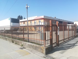 Capannone in Affitto a Perugia, 5'000€, 1048 m²