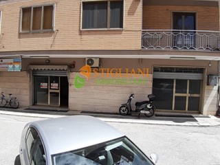 Immobile commerciale in Vendita a Campobasso, 159'000€, 180 m²