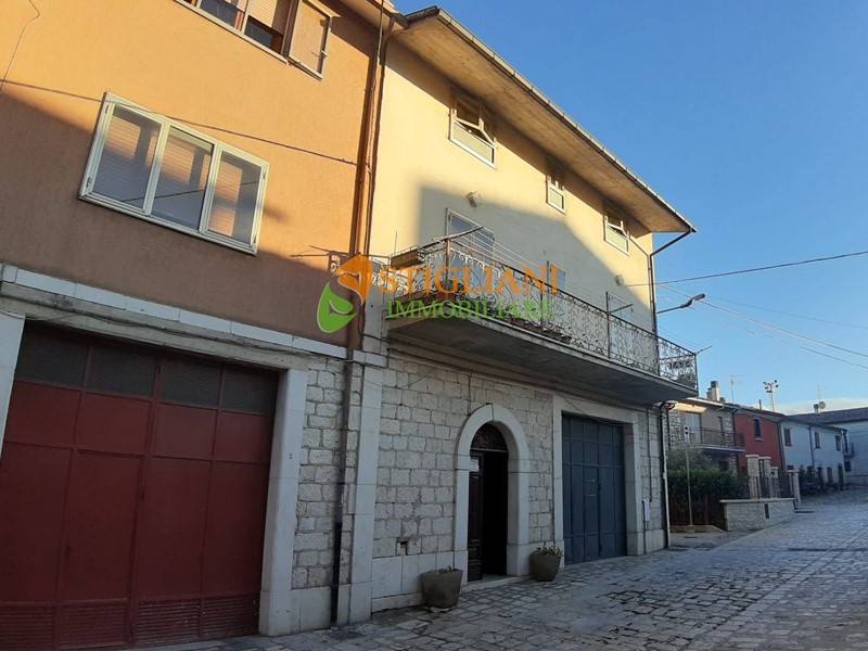 Casa Indipendente in Vendita a Vinchiaturo, 120'000€, 250 m²