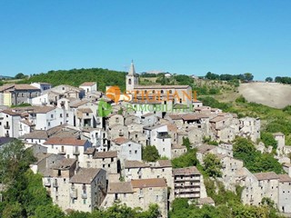 Casa Indipendente in Vendita a Gildone, 44'000€, 220 m²