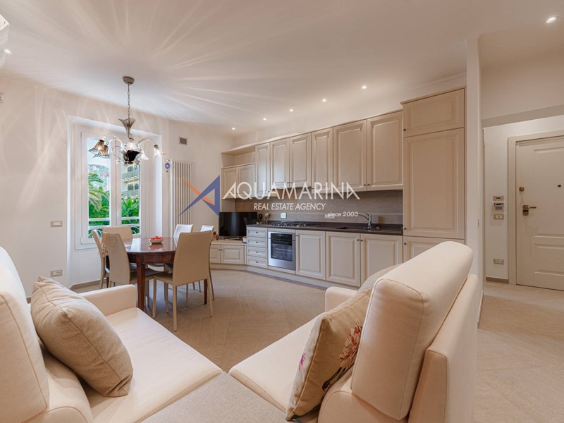 Trilocale in Vendita a Bordighera, 370'000€, 68 m²