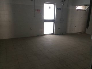 Attività commerciale in Affitto a Vecchiano, 1'200€, 80 m²