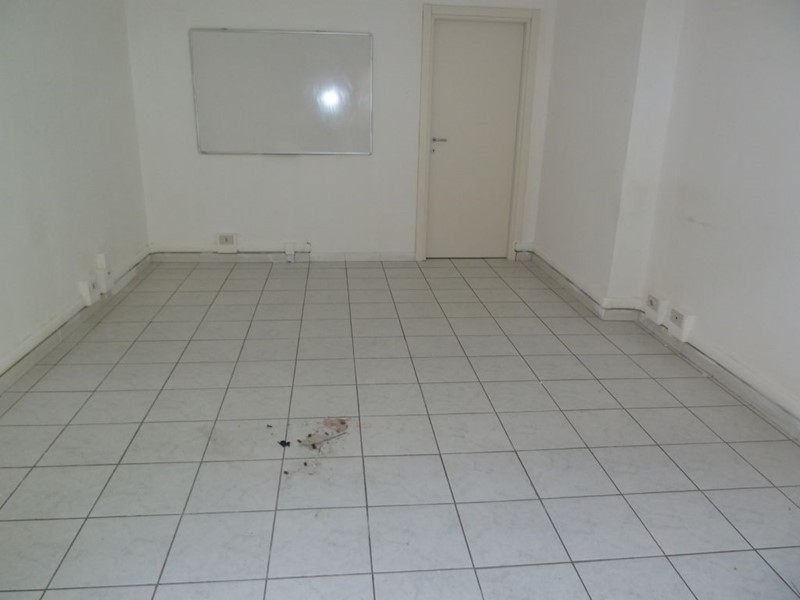 Attività commerciale in Affitto a Pisa, 600€, 50 m²