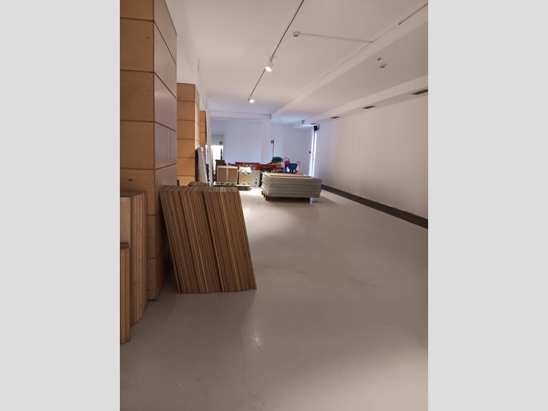 Attività commerciale in Affitto a Livorno, 8'000€, 500 m²