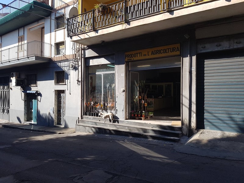 Negozio in Vendita a Paternò, 140'000€, 240 m²