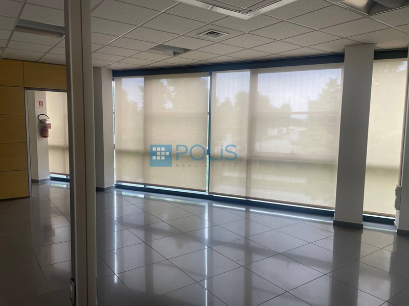 Ufficio in Affitto a Padova, 8'800€, 725 m²