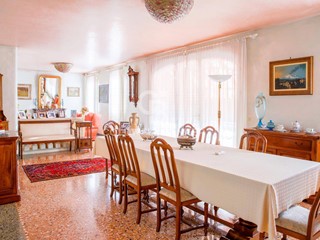 Villa in Vendita a Venezia, 270'000€, 200 m²