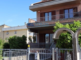 Villetta a schiera in Vendita a San Benedetto del Tronto, 550'000€, 300 m²