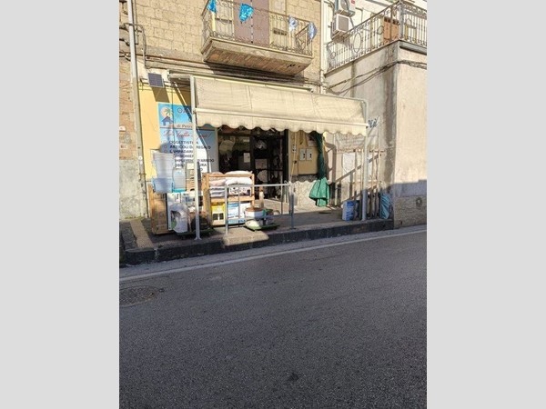 Immobile commerciale in Vendita a Nocera Inferiore, 75'000€, 70 m²