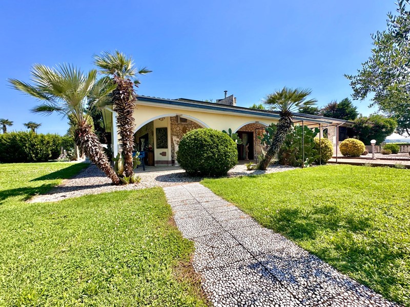 Villa in Vendita a Lonigo, 1'300'000€, 837 m²