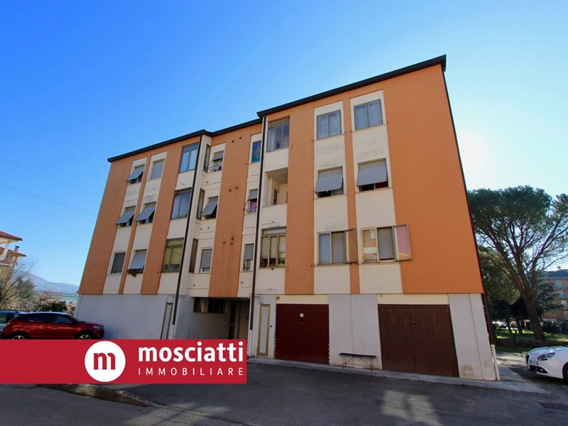 Appartamento in Vendita a Matelica, 68'000&euro;, 110 m²