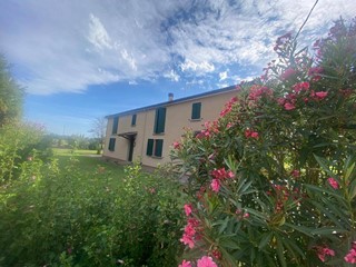 Villa in Vendita a Argenta, 226'000€, 240 m²