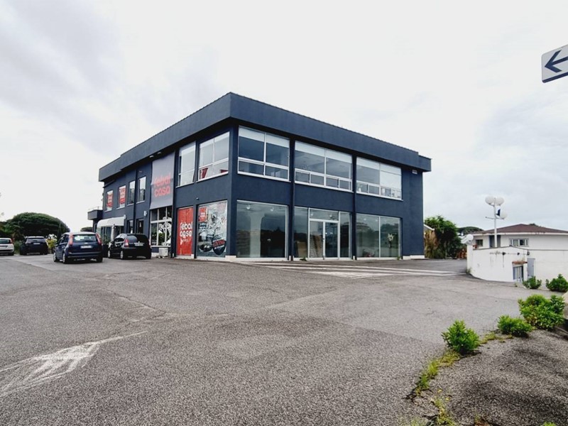 Immobile commerciale in Vendita a Pomezia, 590'000€, 1170 m²