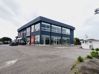 Immobile commerciale in Vendita a Pomezia, 590'000€, 1170 m²