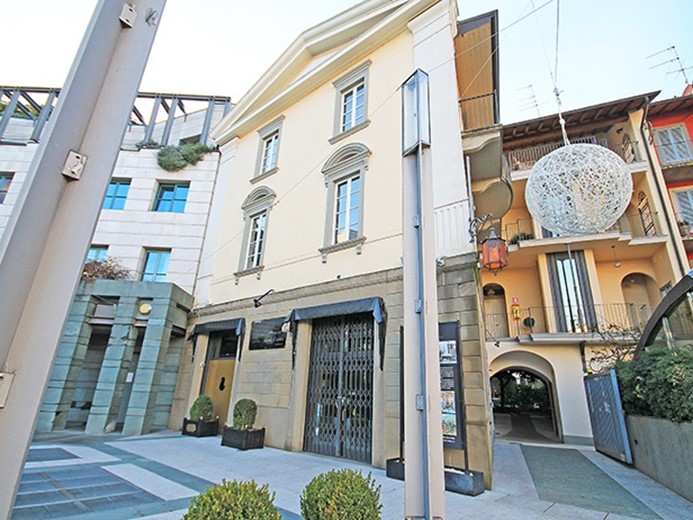 Negozio in Vendita a Bergamo, 950'000€, 335 m²