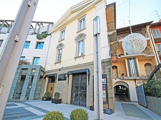 Negozio in Vendita a Bergamo, 950'000€, 335 m²
