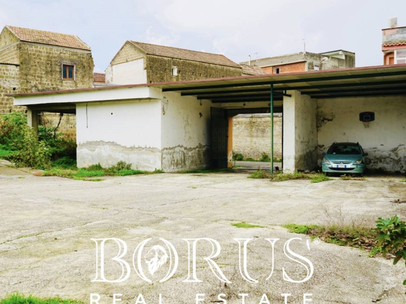 Immobile commerciale in Affitto a San Cipriano d'Aversa, 1'200€, 1300 m²