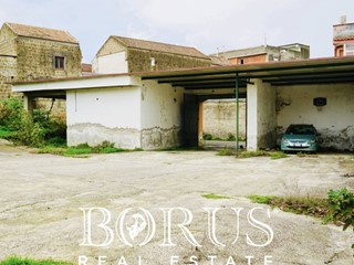 Immobile commerciale in Affitto a San Cipriano d'Aversa, 1'200€, 1300 m²