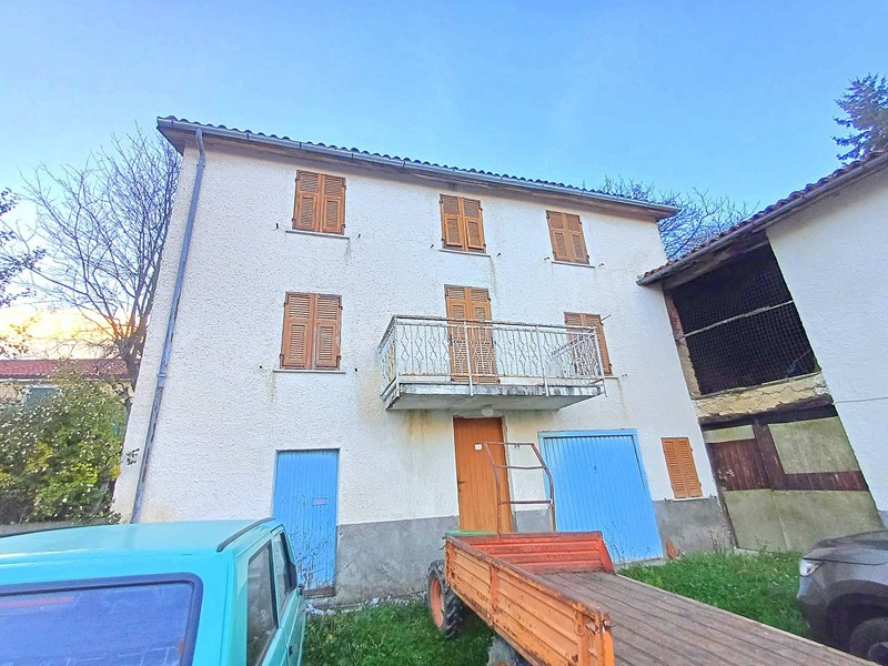 Villetta a schiera in Vendita a Roccavignale, 40'000€, 105 m²