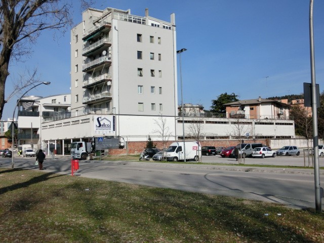 Immobile commerciale in Affitto a Monfalcone, 1000 m²