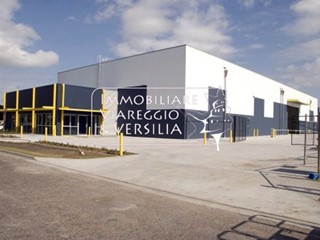 Magazzino in Vendita a Camaiore, 1'500'000&euro;, 1500 m²