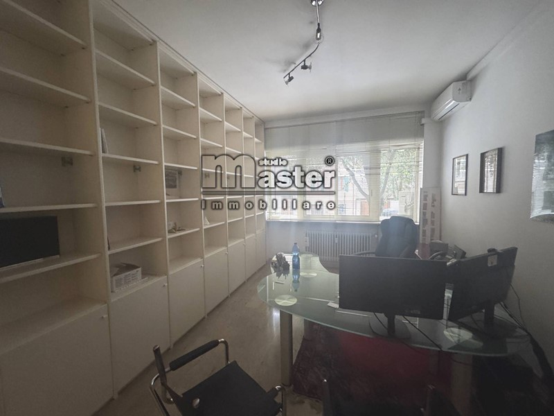 Ufficio in Affitto a Treviso, 1'650€, 160 m²