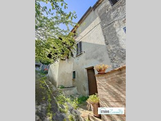 Trilocale in Vendita a Amelia, 17'000€, 103 m²