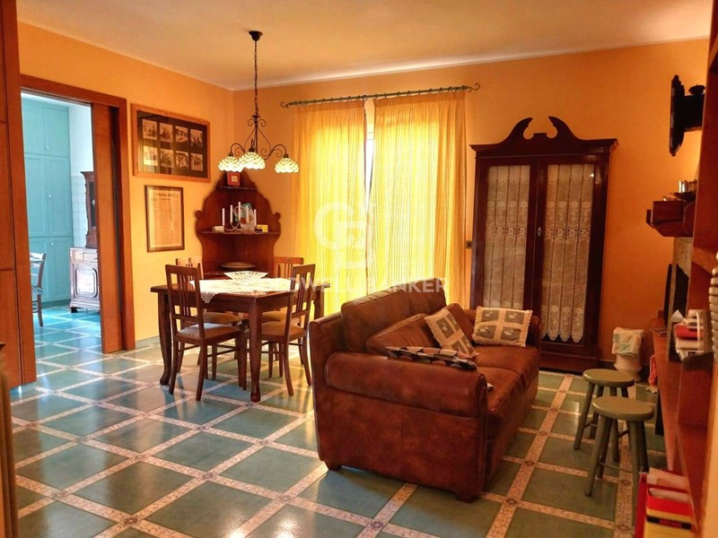 Villa in Vendita a Vetralla, 239'000&euro;, 179 m²