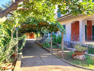 Villa in Vendita a Vetralla, 239'000€, 179 m²