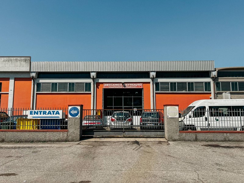 Capannone in Vendita a Mantova, 330'000&euro;, 500 m²