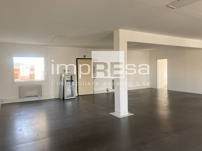 Ufficio in Affitto a San Biagio di Callalta, 1'200€, 150 m²