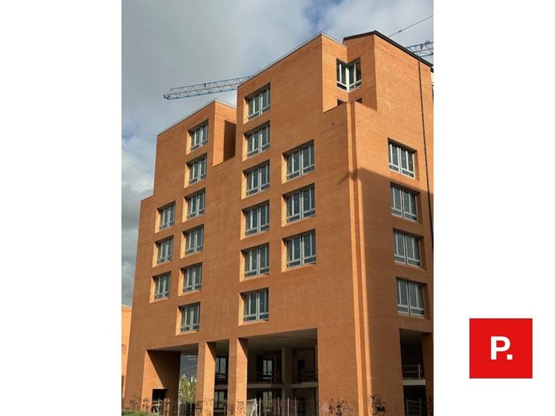 Ufficio in Affitto a Caserta, 5'000€, 610 m²