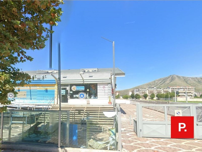Immobile commerciale in Vendita a Santa Maria Capua Vetere, 330'000€, 180 m²
