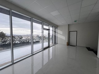 Immobile commerciale in Affitto a Ripalimosani, 900 m²