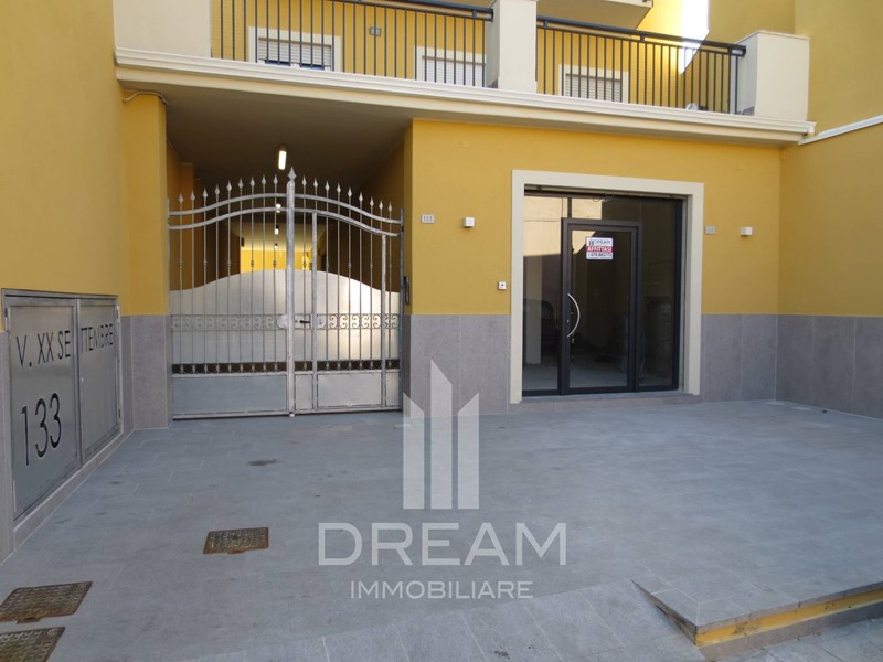 Immobile commerciale in Affitto a Quartu Sant'Elena, 1'600€, 180 m²