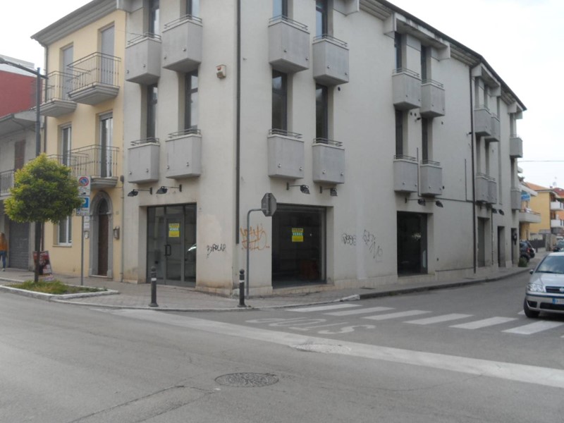Immobile commerciale in Vendita a San Benedetto del Tronto, 120'000€, 114 m²