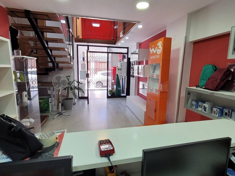 Immobile commerciale in Vendita a Canicattini Bagni, 78'000€, 51 m²
