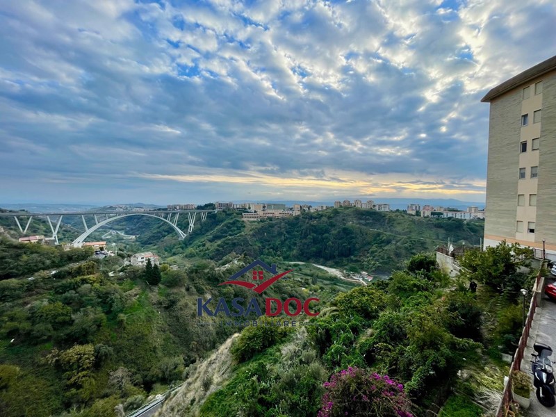 Trilocale in Vendita a Catanzaro, 100'000&euro;, 112 m²