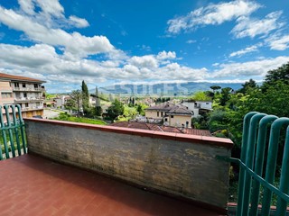 Appartamento in Vendita a Figline e Incisa Valdarno, 270'000€, 180 m²