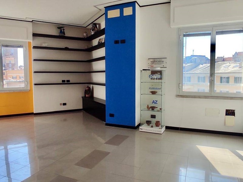Appartamento in Vendita a Savona, 330'000€, 140 m²