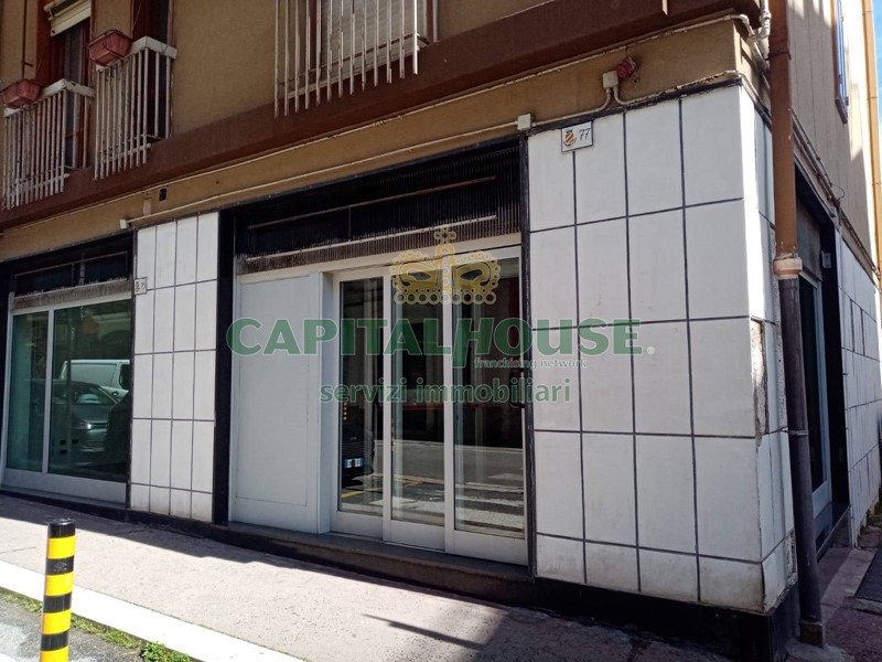 Immobile commerciale in Affitto a Siano, 1'400€, 141 m²
