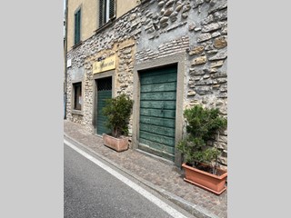Negozio in Vendita a Almenno San Salvatore, 120'000€, 190 m²