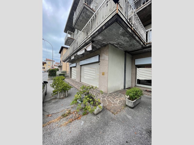 Immobile commerciale in Vendita a Ponteranica, 280'000€, 390 m²