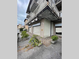 Immobile commerciale in Vendita a Ponteranica, 280'000€, 390 m²